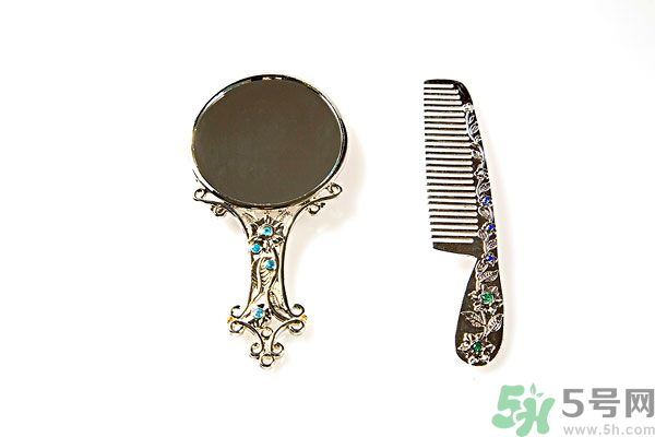 用哪種梳子不容易掉頭發(fā)？用什么梳子梳頭防掉發(fā)？