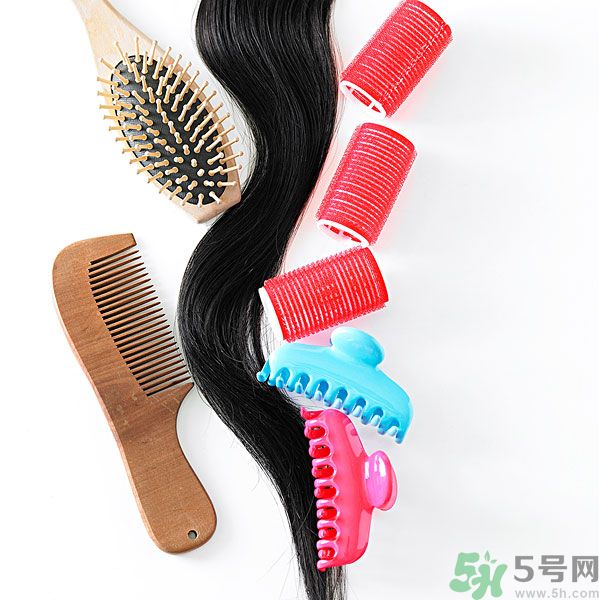 長卷發(fā)應(yīng)該用什么梳子梳頭發(fā)？卷發(fā)用什么梳子最好？