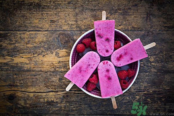 冰淇淋和什么最配？冰淇淋和什么一起搭配好吃？