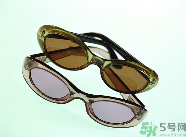 怎樣防止眼睛曬傷？怎樣挑選防曬眼鏡？