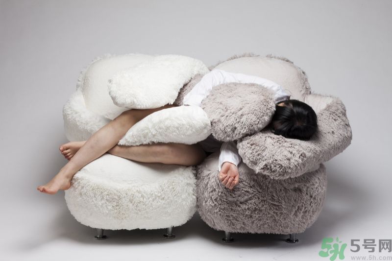 一個人適合什么樣的沙發(fā)？選購沙發(fā)要注意什么？