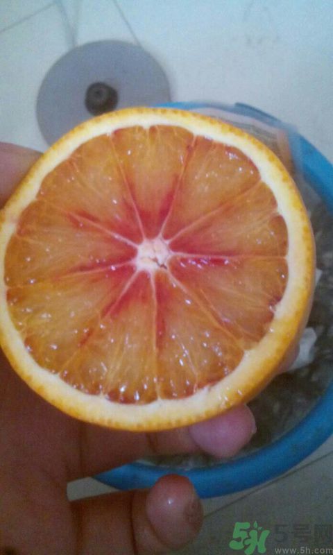 橙子切開(kāi)是紅色的,壞了嗎?