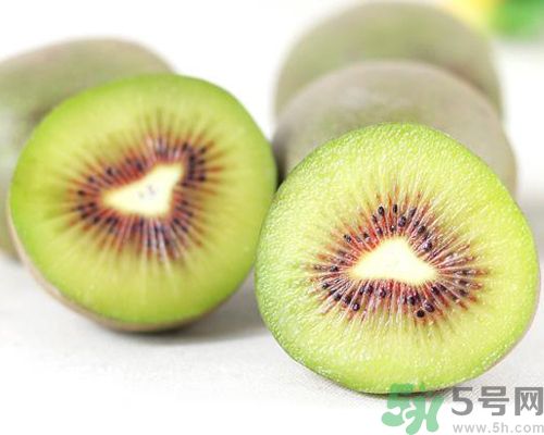 喉嚨痛可以吃獼猴桃嗎？喉嚨痛吃獼猴桃會(huì)怎么樣？