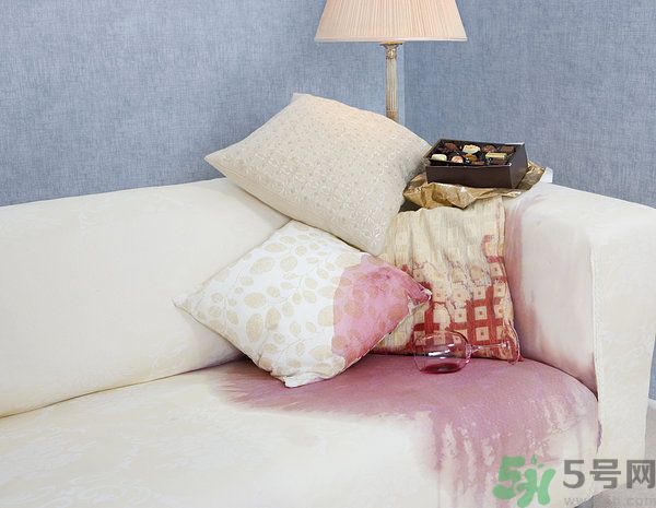 如何清潔沙發(fā)？清潔沙發(fā)要注意什么？