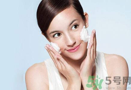 額頭出油是什么原因？額頭出油怎么辦？