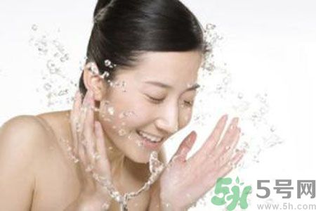 喝酒會導(dǎo)致皮膚出油嗎？皮膚出油喝酒好嗎？