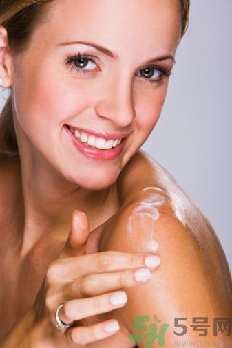 魔法越菲水活盈潤面貼膜怎么樣？魔法越菲水活盈潤面貼膜好用嗎？