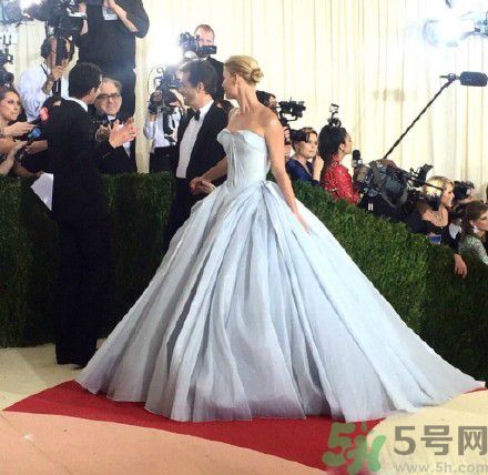 夜光裙為什么會發(fā)光？夜光裙有害嗎？