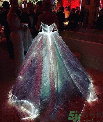 夜光裙為什么會發(fā)光？夜光裙有害嗎？