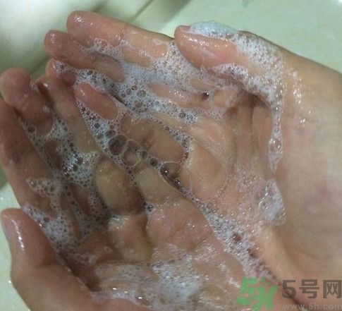 一人一方龍腦祛痘凈顏洗面奶怎么樣？好用嗎？