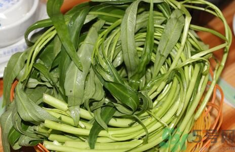 炒空心菜發(fā)黑怎么辦？空心菜怎么炒不發(fā)黑？