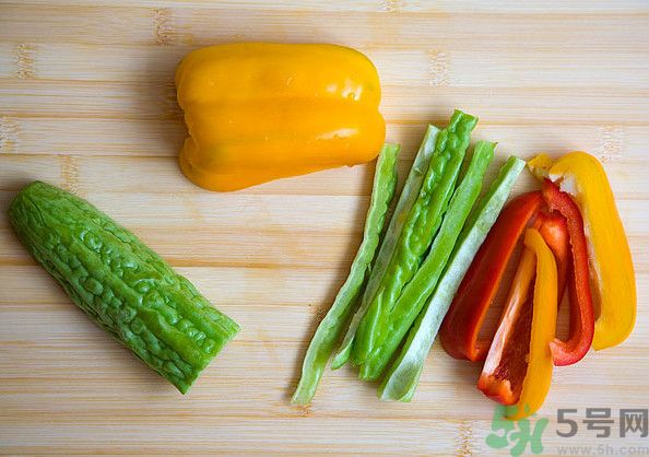 茉莉花綠茶加苦瓜能減肥嗎？茉莉花和苦瓜泡水喝嗎？