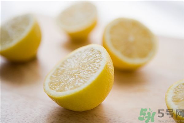 檸檬汁蛋清面粉做面膜能祛斑嗎？檸檬汁蛋清面粉能做面膜嗎？