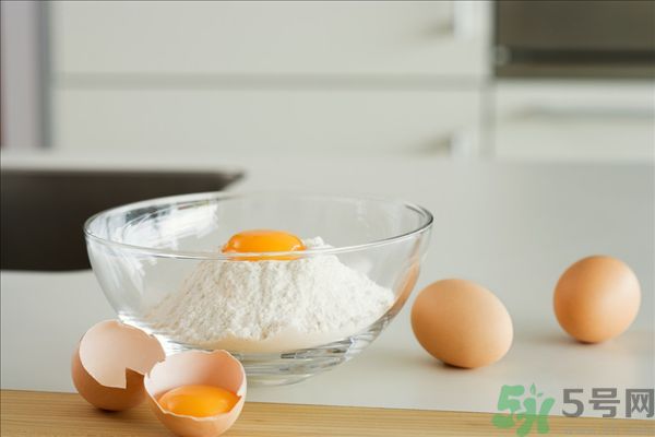 檸檬汁蛋清面粉做面膜能祛斑嗎？檸檬汁蛋清面粉能做面膜嗎？