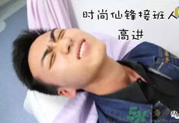 大一男生哭著打電話給媽媽是怎么回事？