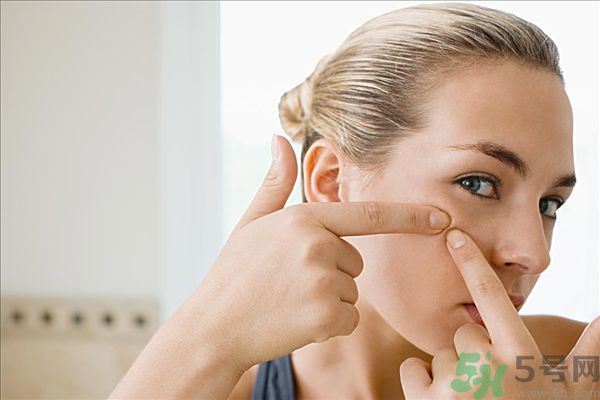 黑頭和螨蟲(chóng)是一樣嗎？黑頭和螨蟲(chóng)有什么區(qū)別？