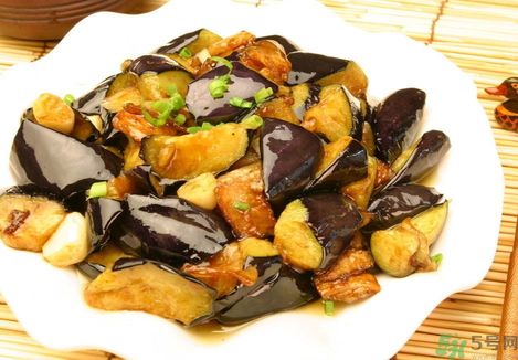 如何炒茄子不變色呢？怎么炒茄子才能不變色？