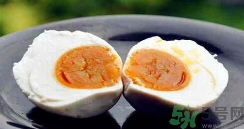 吃咸鴨蛋會(huì)上火嗎？吃咸鴨蛋可以降火嗎？