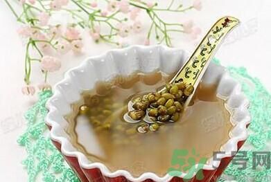 菊花晶能喝綠豆湯一起喝嗎？菊花晶和綠豆湯可以一起喝嗎？