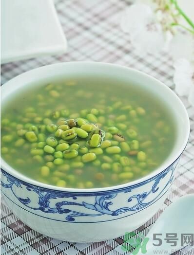 菊花晶能喝綠豆湯一起喝嗎？菊花晶和綠豆湯可以一起喝嗎？