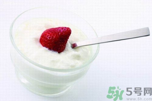 腹脹可以喝酸奶嗎?腹脹喝酸奶會怎么樣 腹脹可以喝酸奶嗎?腹脹喝酸奶會怎么樣