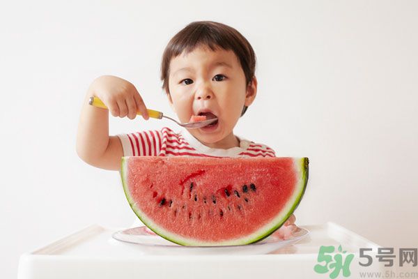 西瓜放冰箱可以放幾天？西瓜放冰箱隔夜能吃嗎？