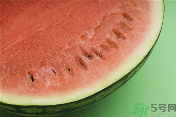 西瓜放冰箱可以放幾天？西瓜放冰箱隔夜能吃嗎？