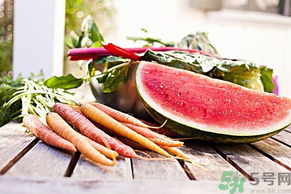 西瓜放冰箱可以放幾天？西瓜放冰箱隔夜能吃嗎？