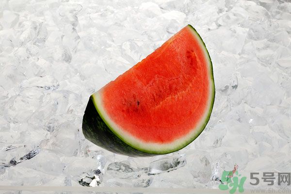 西瓜放冰箱可以放幾天？西瓜放冰箱隔夜能吃嗎？