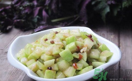 西瓜皮能敷臉嗎？怎么用西瓜皮敷臉？