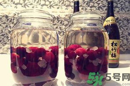 楊梅酒要泡多久？楊梅酒的保質(zhì)期是多久？