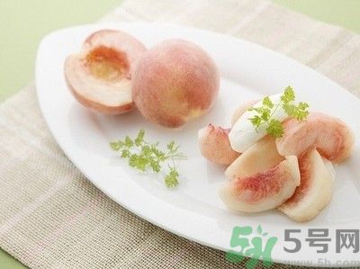 吃桃子臉上癢是怎么回事？吃桃子臉上癢怎么辦？