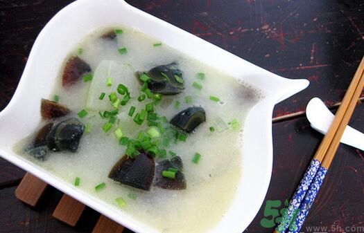 冬瓜和皮蛋一起吃能降火嗎？冬瓜能和皮蛋一起吃嗎？