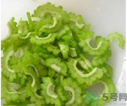 苦瓜和皮蛋一起吃能降火嗎？苦瓜能和皮蛋一起吃嗎？