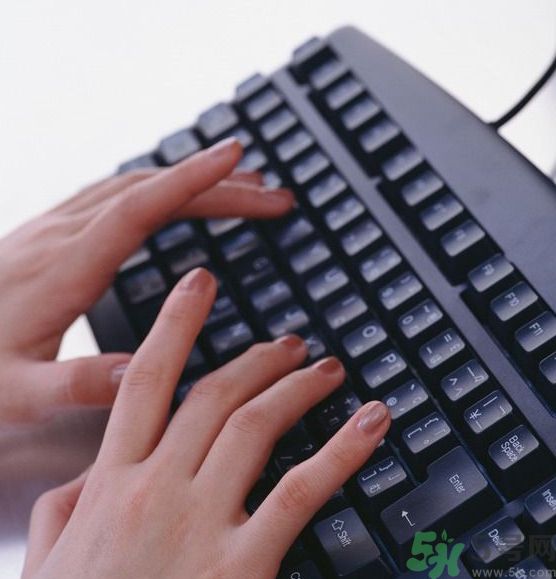 鍵盤有油是什么原因？鍵盤有油怎么辦？