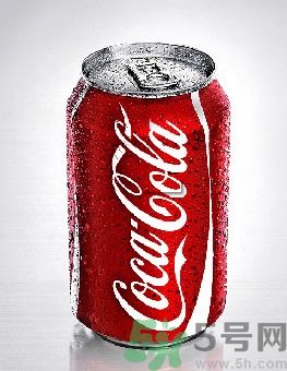 大伯仰頭喝可樂四肢癱瘓是怎么回事？喝可樂真的會癱瘓嗎？