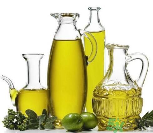 橄欖油夏天要放冰箱嗎？橄欖油可以放冰箱嗎？