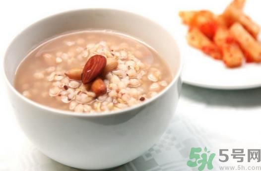 枇杷粥煮多久?枇杷粥的功效與禁忌 枇杷粥煮多久?枇杷粥的功效與禁忌