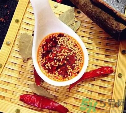 夏天辣椒油要放冰箱嗎？辣椒油可以放冰箱嗎？