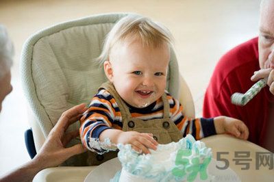 小孩子咬鉛筆會鉛中毒嗎？小孩子咬鉛筆會影響身體健康嗎？