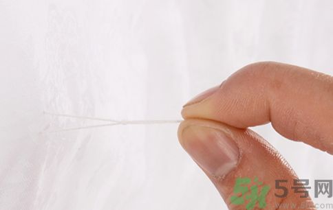 蠶絲被和絲綿被哪個(gè)好?蠶絲被和絲綿被的區(qū)別 蠶絲被和絲綿被哪個(gè)好?蠶絲被和絲綿被的區(qū)別