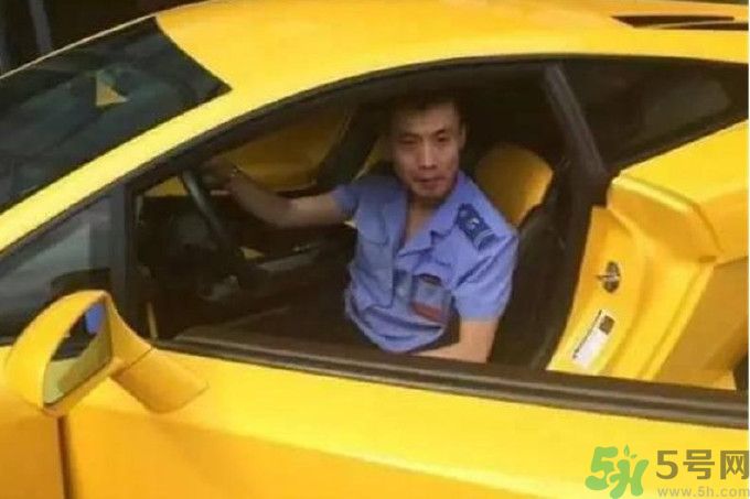 開蘭博基尼上下班的人是誰？開蘭博基尼上下班開的是哪輛公交車？