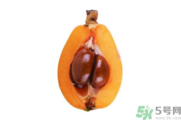 枇杷能跟百合一起煮嗎？ 枇杷能和銀耳一起煮嗎？