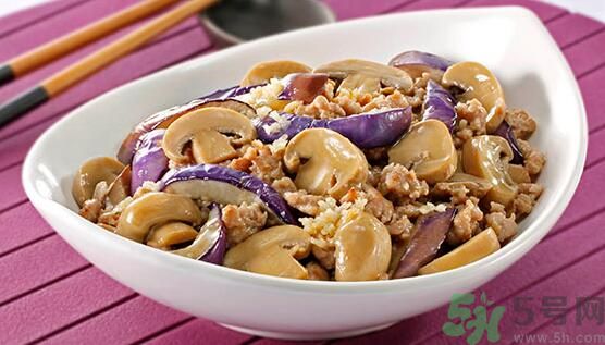茄子可以炒蘑菇嗎？茄子炒蘑菇吃好嗎？