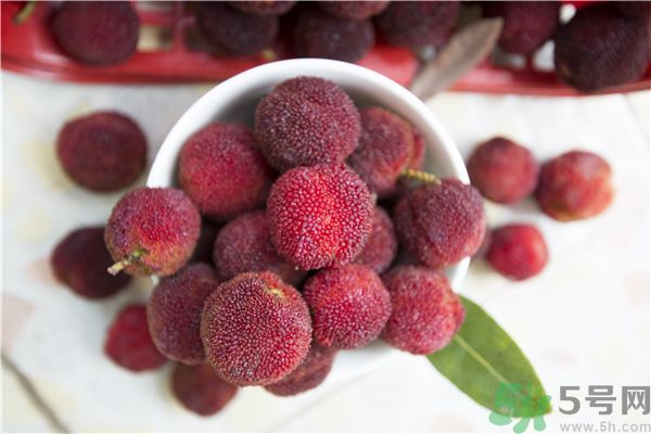 吃楊梅過(guò)敏怎么辦？楊梅過(guò)敏癥狀有哪些？