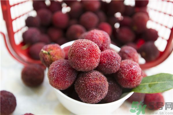 吃楊梅過敏怎么辦？楊梅過敏癥狀有哪些？