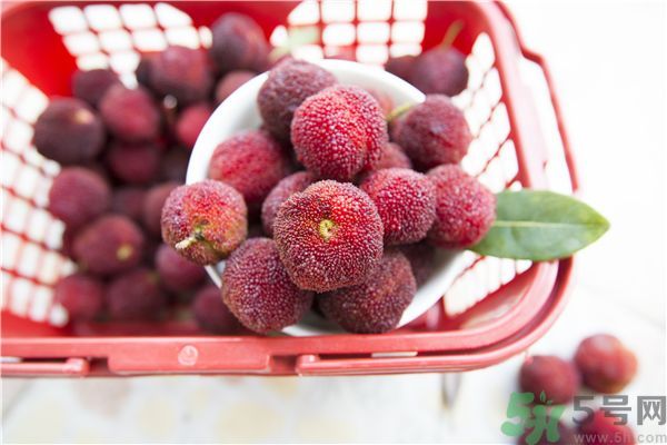 吃楊梅過敏怎么辦？楊梅過敏癥狀有哪些？