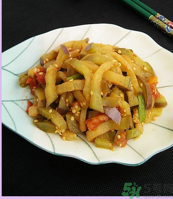 炒茄子發(fā)黑怎么辦？炒茄子怎么才能不發(fā)黑？