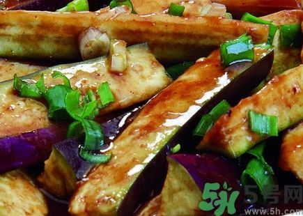 茄子可以和土豆一起吃嗎?茄子能和土豆同吃嗎? 茄子可以和土豆一起吃嗎?茄子能和土豆同吃嗎?