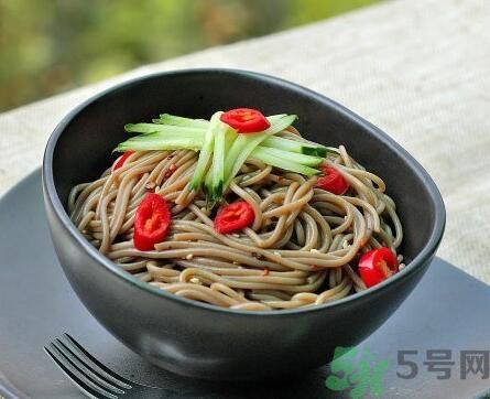 蕎麥怎么做成面條？蕎麥面條怎么做好吃？